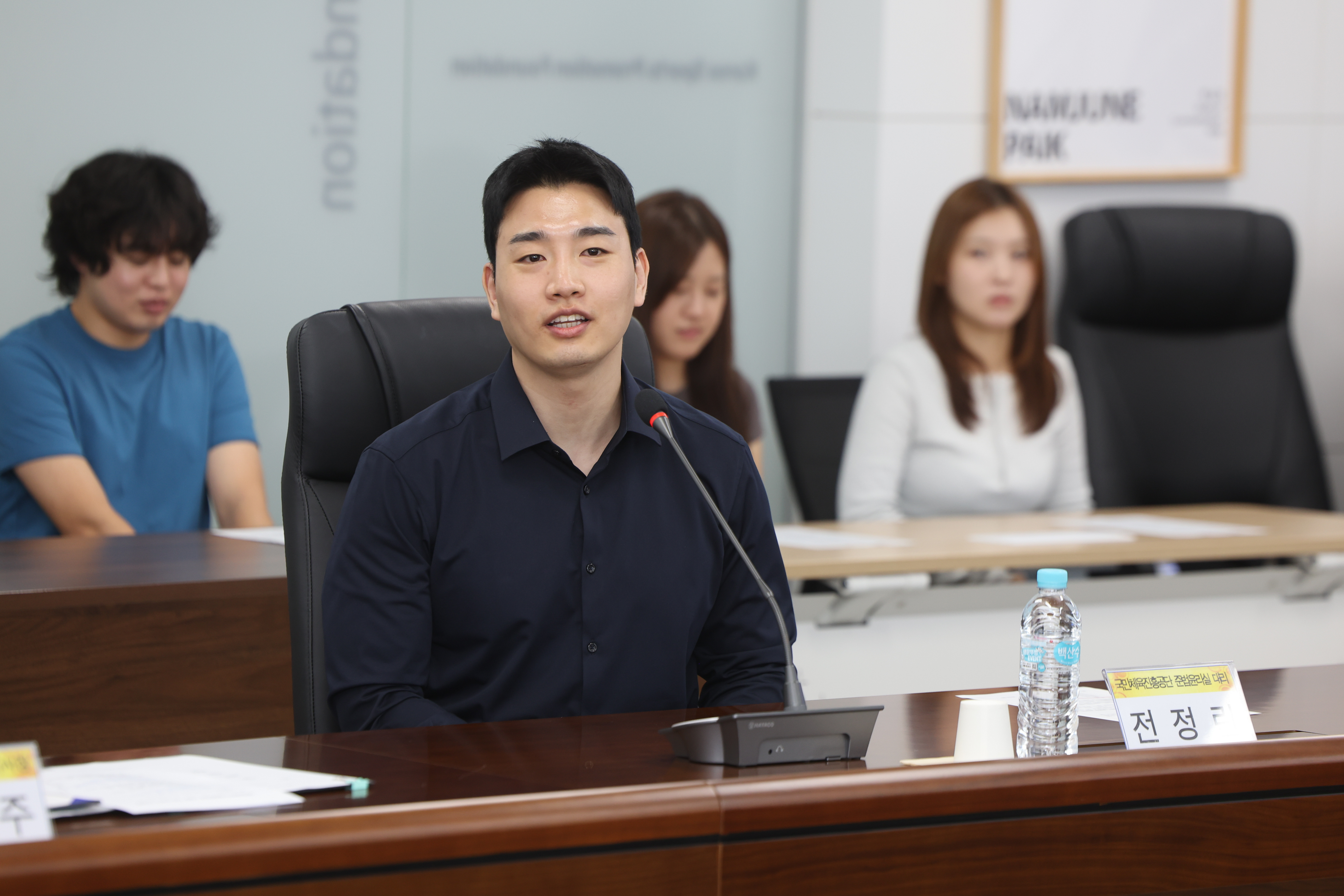 [보도사진] 국민체육진흥공단_평창 올림픽 은메달 획득 후 체육공단에서 근무 중인 전정린 대리